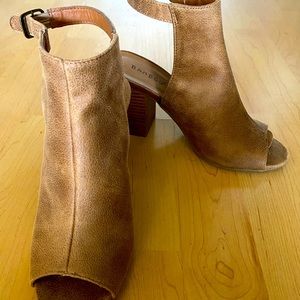 Bamboo Tan Suede 3.5” Heel Ankle Boots size 6